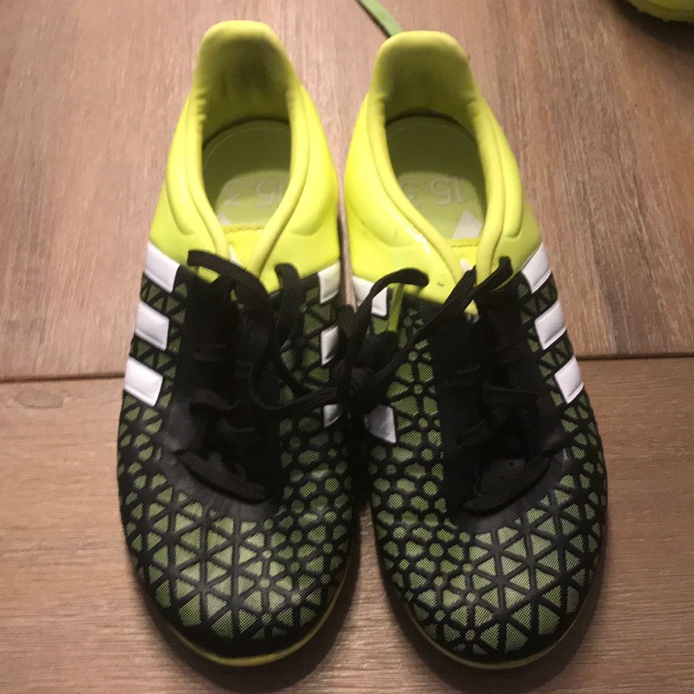 Adidas indoor soccer shoes size 13